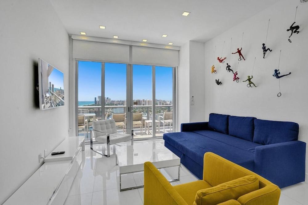 Modern Penthouse condo with 2 Large private terraces